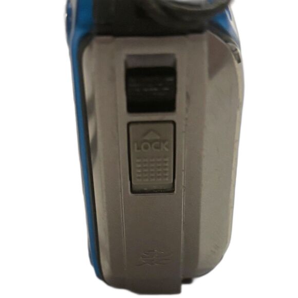 Panasonic Lumix TS4 12.1MP Waterproof Digital Camera w/4.6x Optical Zoom Bundle - Picture 8 of 9